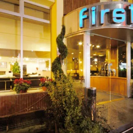ホテル First