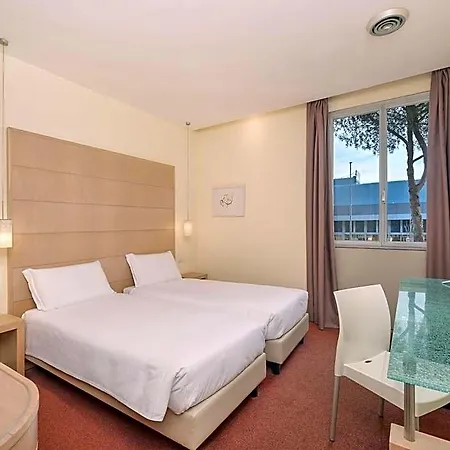 Hotel First 4*