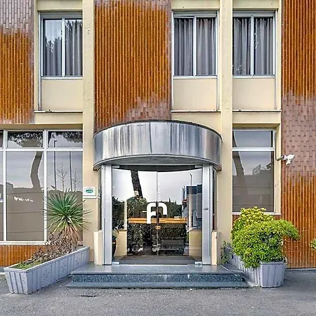 Hotel First 4*