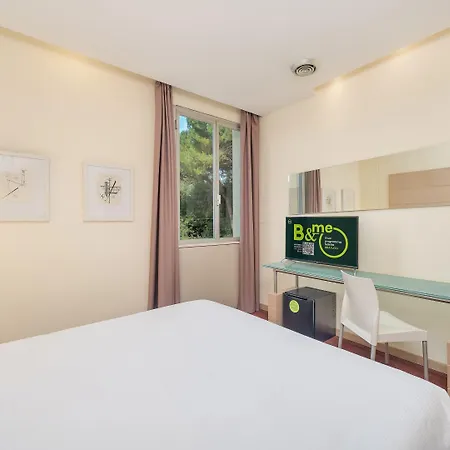 Hotel First 4*