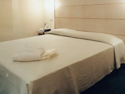 Ξενοδοχείο B&B Hotel First