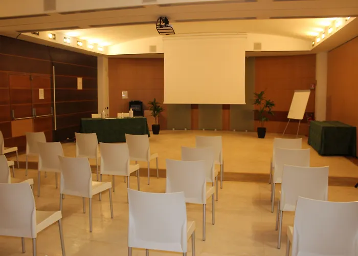 ホテル First カレンツァーノ