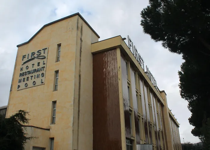 ホテル First